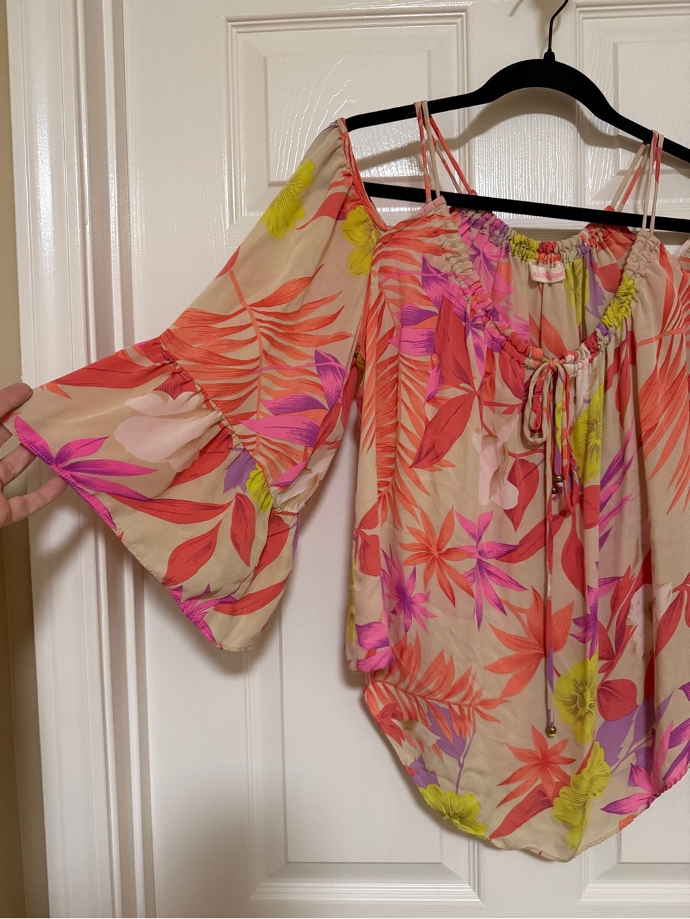 Alice & Trixie 100% Silk Tropical Cold/Off Shoulder Blouse Medium - Picture 2 of 6